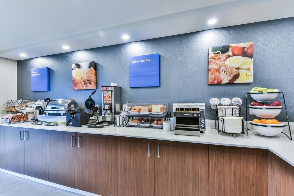 Comfort Inn Aeroport Dorval Exterior photo
