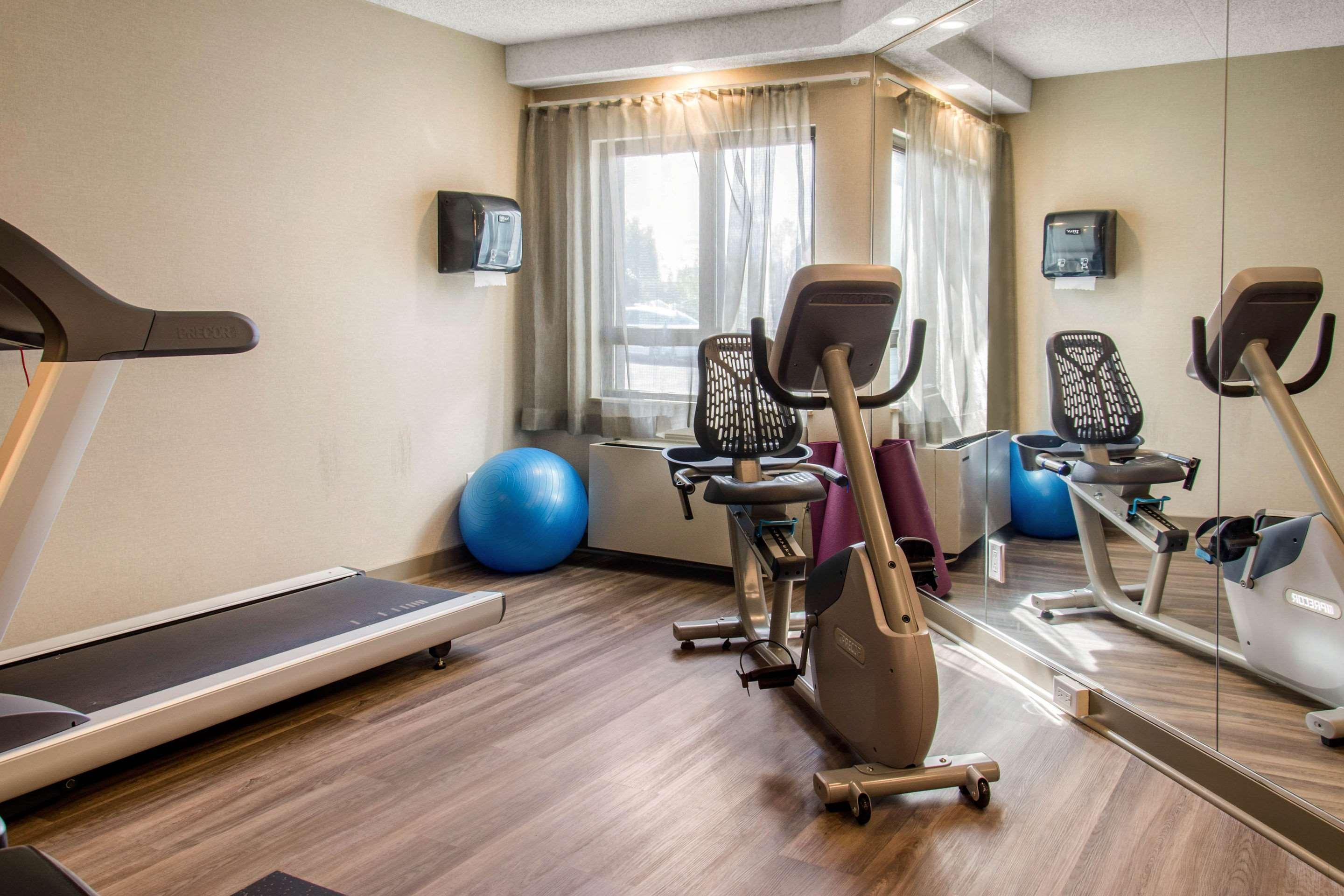 Comfort Inn Aeroport Dorval Exterior photo