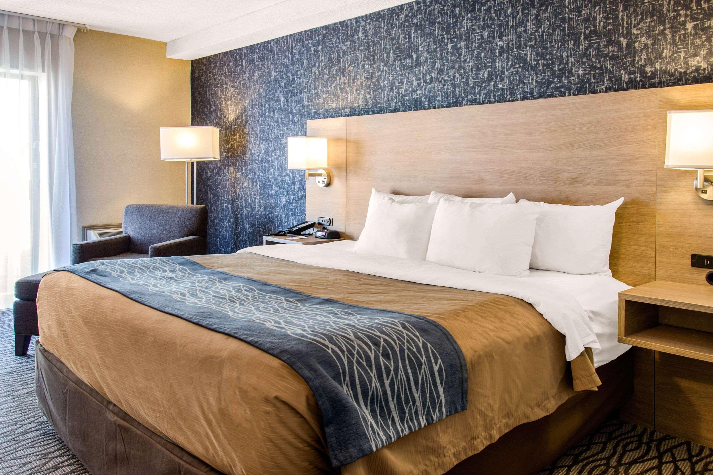 Comfort Inn Aeroport Dorval Exterior photo