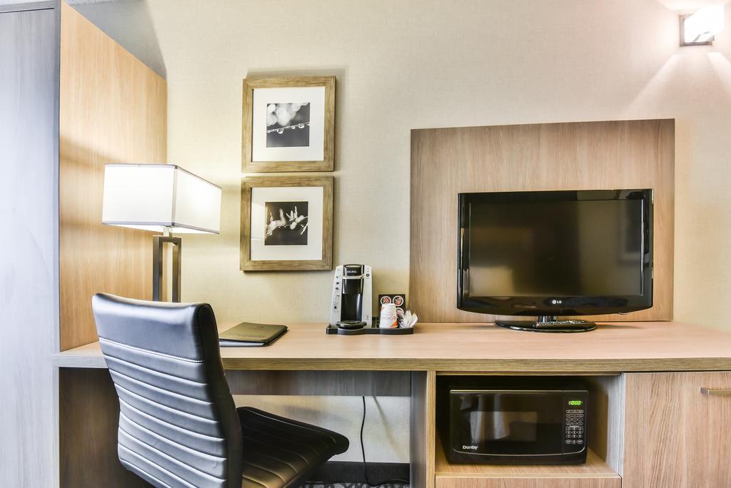 Comfort Inn Aeroport Dorval Exterior photo
