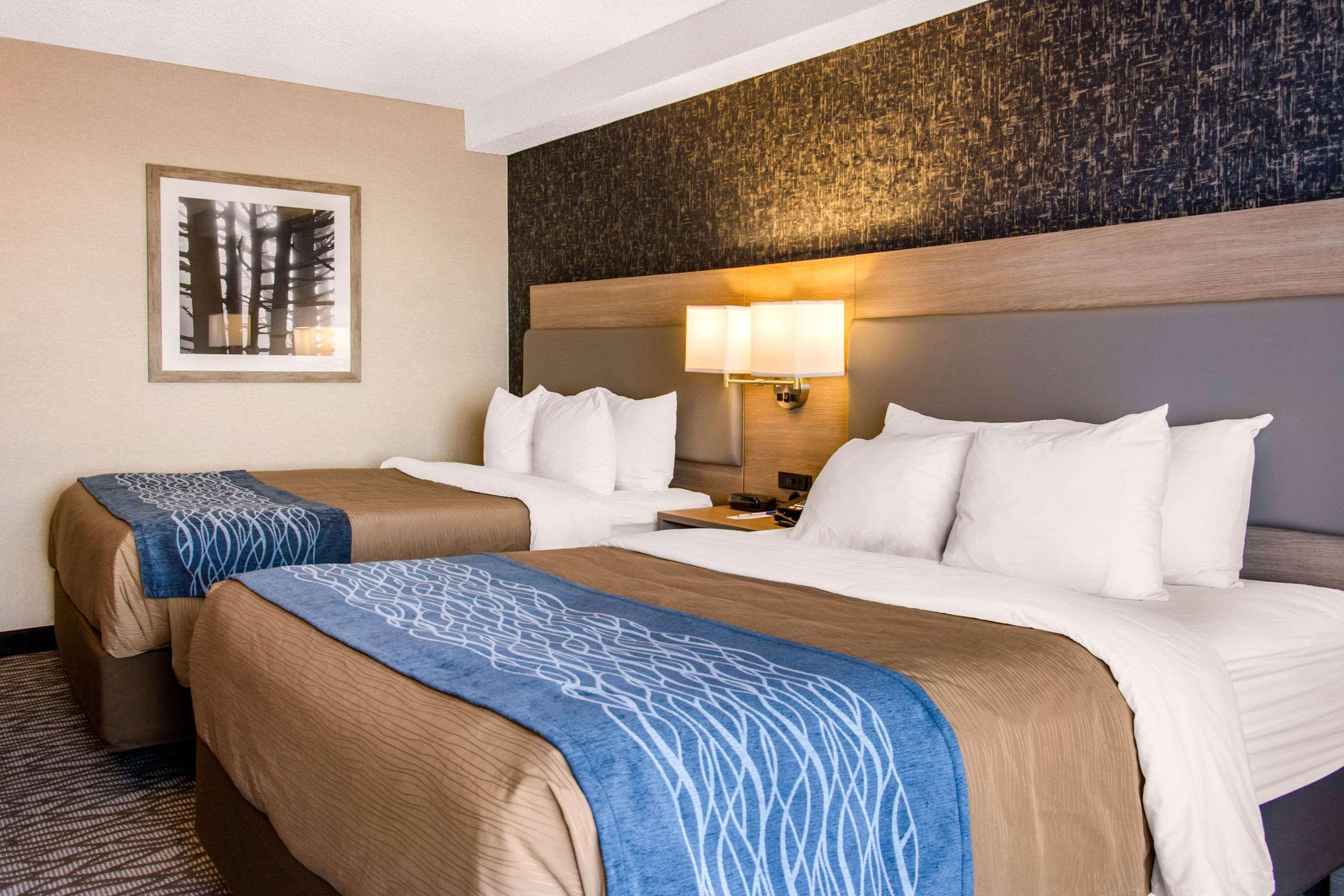 Comfort Inn Aeroport Dorval Exterior photo