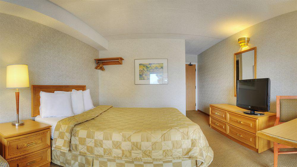 Comfort Inn Aeroport Dorval Exterior photo
